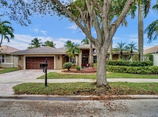 3749 Oak Ridge Ln, Weston, FL 33331