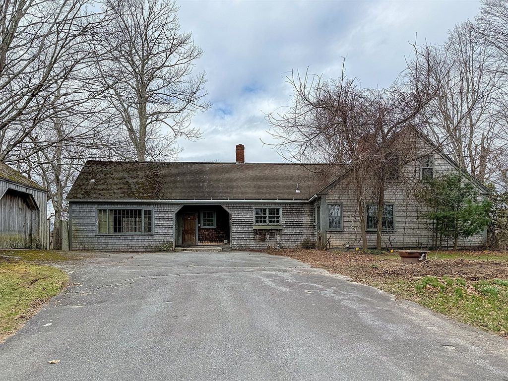 2 Country Club Dr