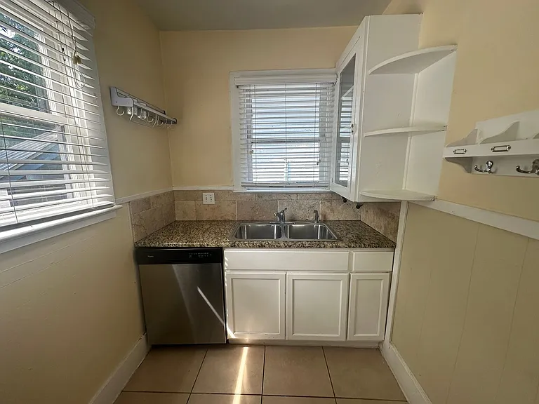 1803 Nueces St — Photo 26