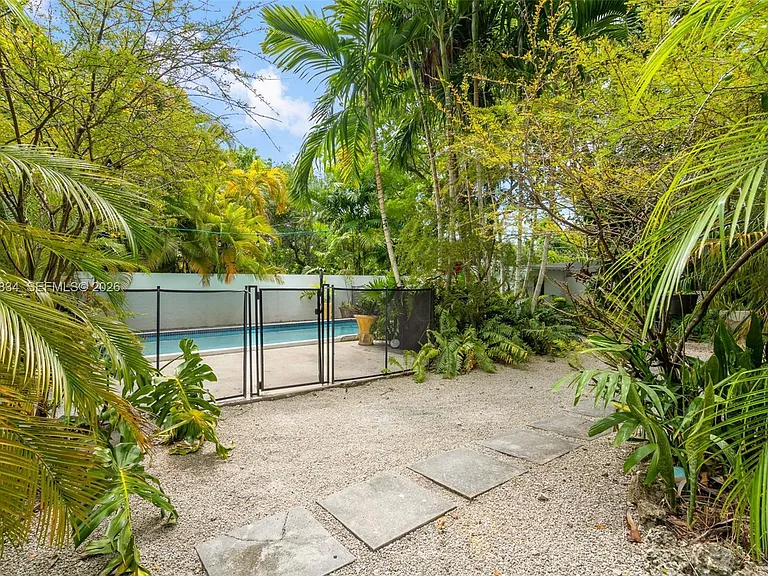 5390 Sunset Dr — Photo 17