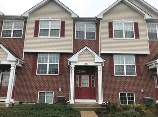 211 S Oak Creek Ln, Romeoville, IL 60446