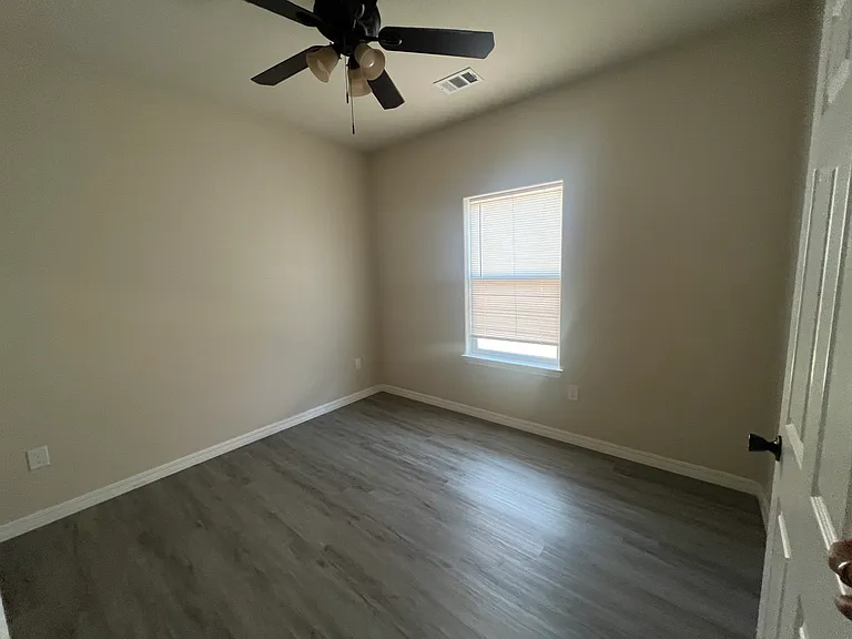 5573 Mars Ave — Photo 9