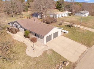 72 McCoy Rd, Saint Louisville, OH 43071