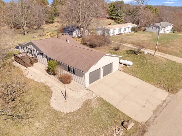 72 McCoy Rd, Saint Louisville, OH 43071