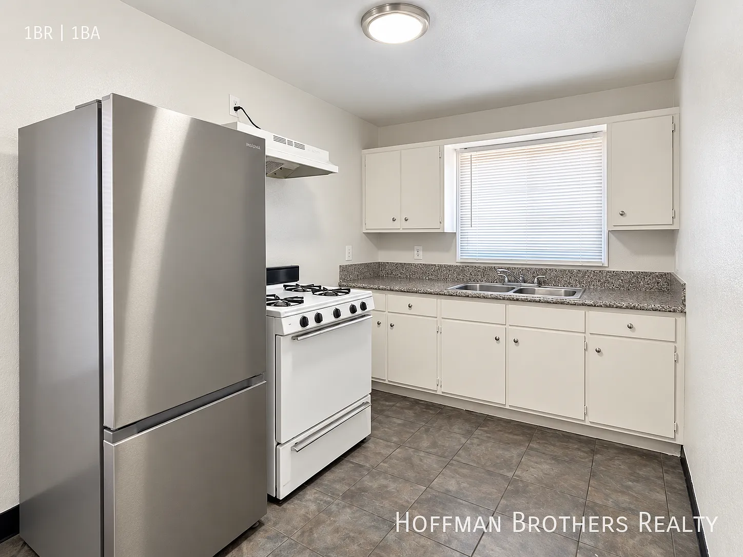 South LA Apartment with Parking & Easy Access to Daily Essentials — Photo 2