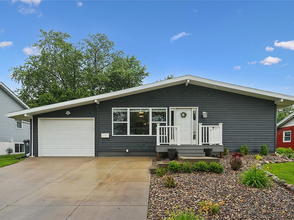 1st image of 4233 Pineview Dr NE