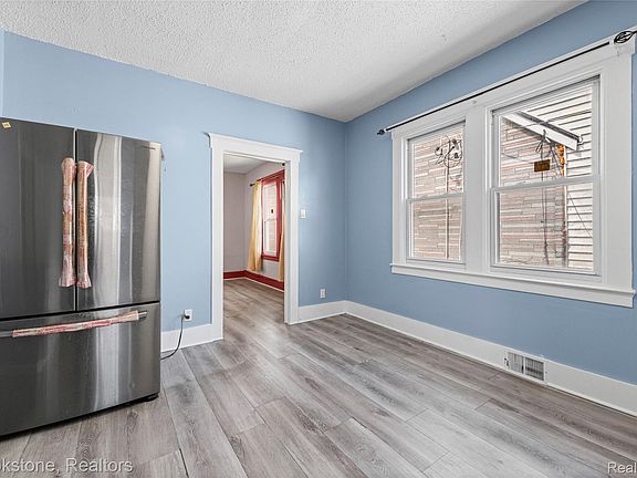 5th image of 12140 Mitchell St