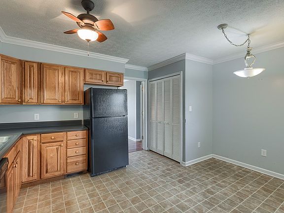 5th image of 3845 Lewis Ln