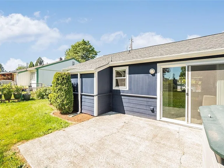 1744 N Rainier Ave — Photo 22