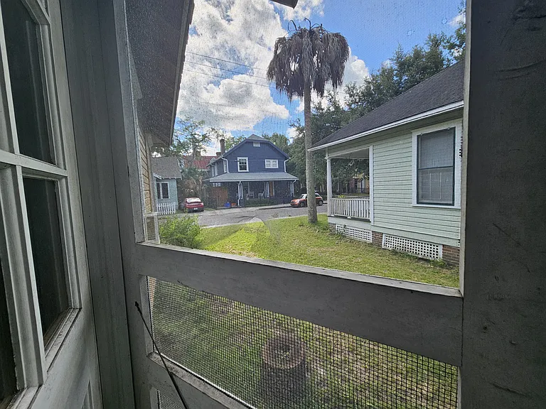 308 NW 2nd St #B — Photo 12