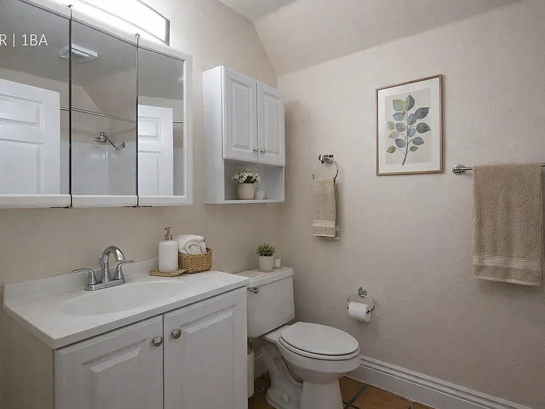 151 N Hoover St #5 — Photo 4