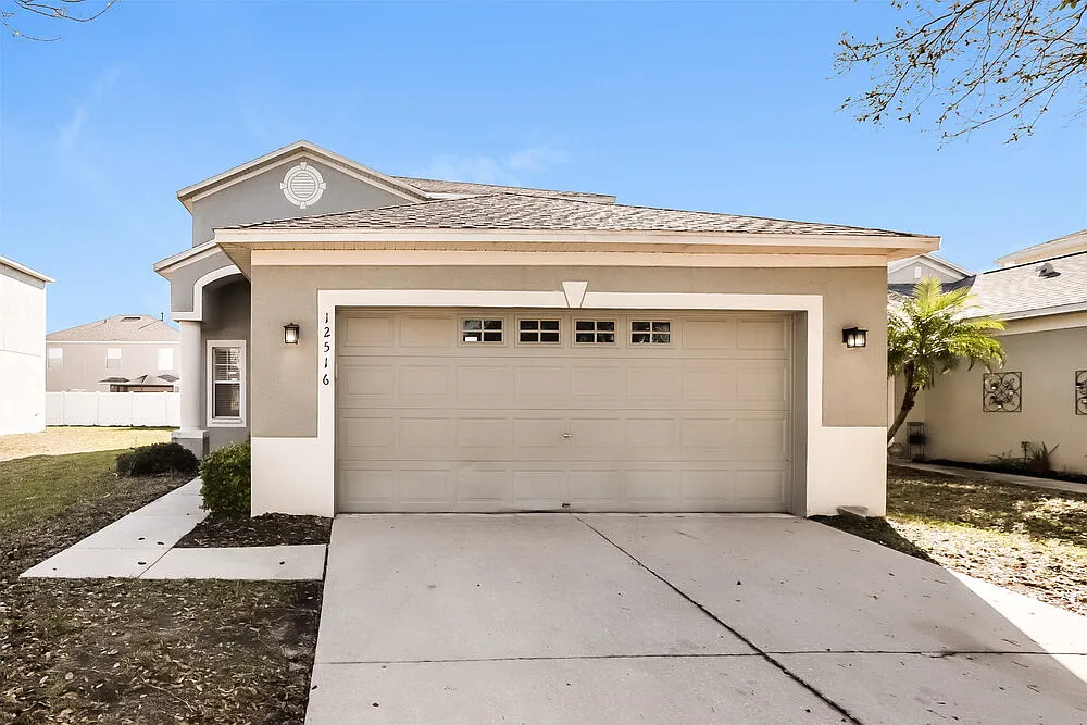 4 bed, 2.5 bath, 1968 sqft, $4,710 — Photo 1