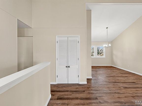 5th image of 141 Meadowlark Dr