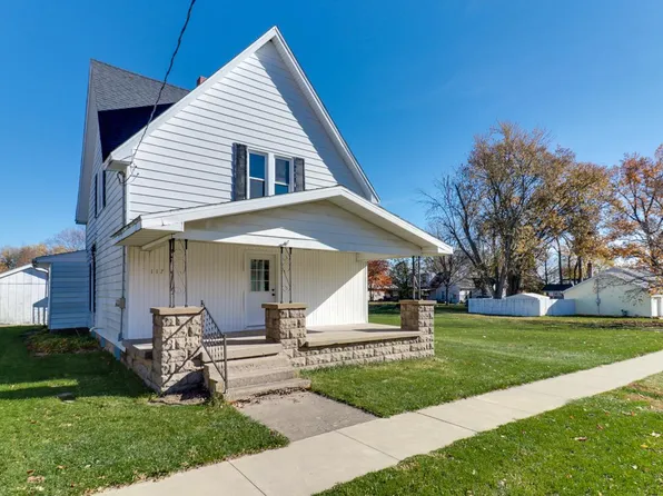 117 NW Madison St, Hopedale, IL 61747