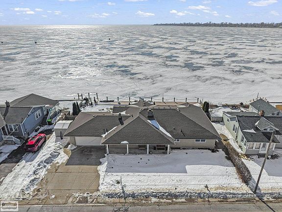 2nd image of 32680 S River Rd