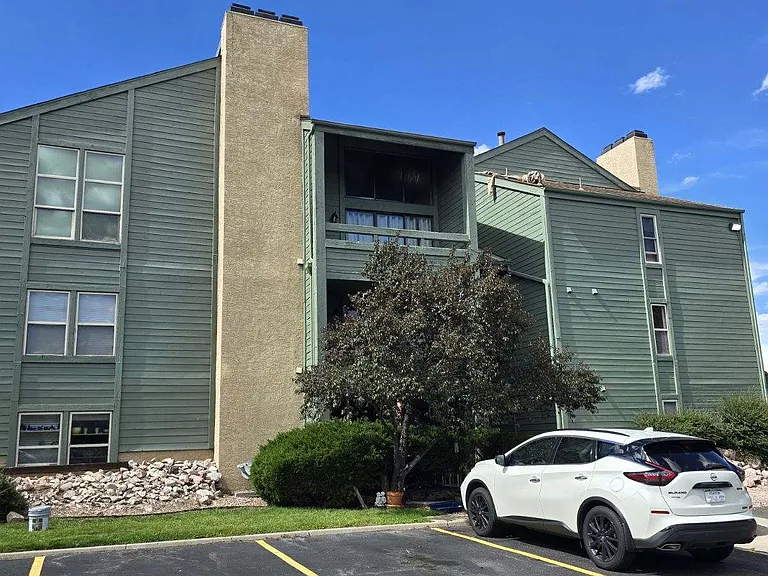 120 W Rockrimmon Blvd #303 — Photo 2