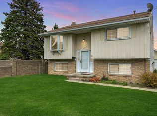 1749 Glenross Blvd, Oregon, OH 43616