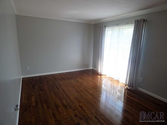 4th image of 7415 Wellsley St