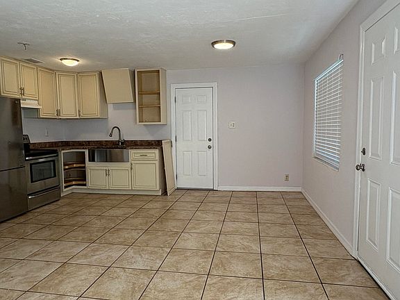 4th image of 624 Loomis Ave