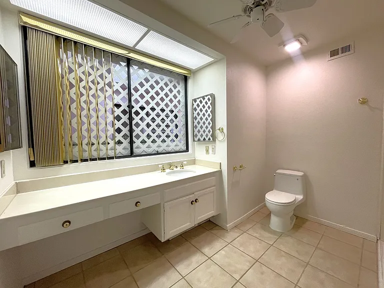 35 Malaga Dr — Photo 20