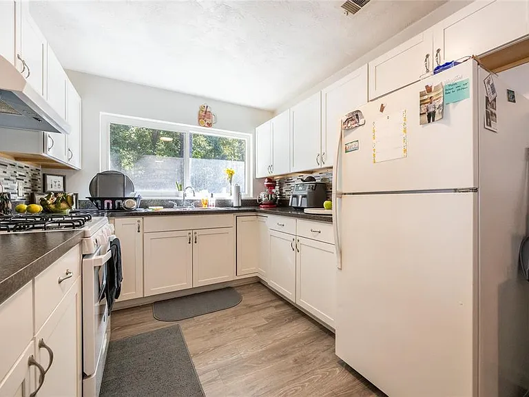 749 NW 34th St — Photo 16
