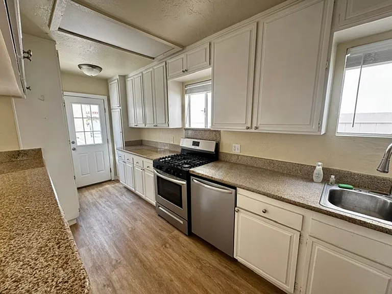 1088 Bangor Ln — Photo 7