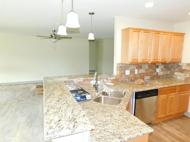 3306 N Hughmount Rd — Photo 5