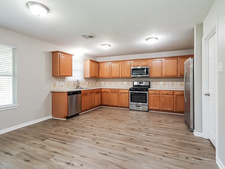 14635 Lothbury Dr — Photo 7