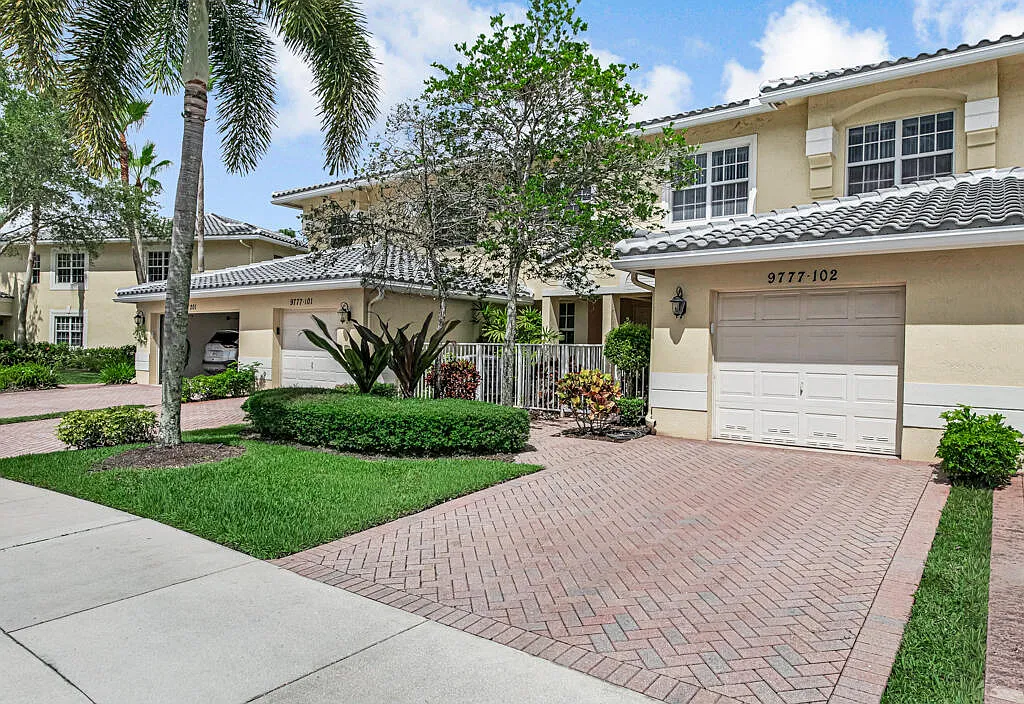 2 bed, 2.0 bath, 1826 sqft, $2,800 — Photo 3