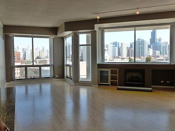 3rd image of 1035 W Huron St APT 701