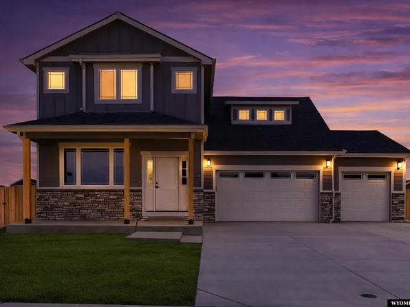 1001 River Heights Dr, Mills, WY 82604