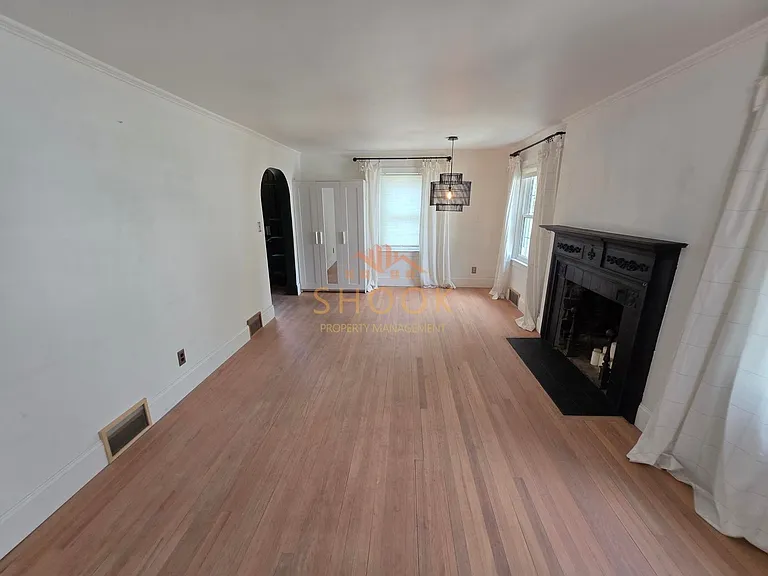914 Vine St — Photo 6