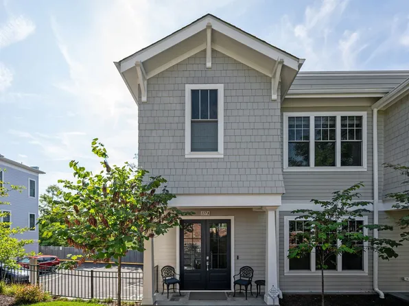 117 Park St #A, Vienna, VA 22180