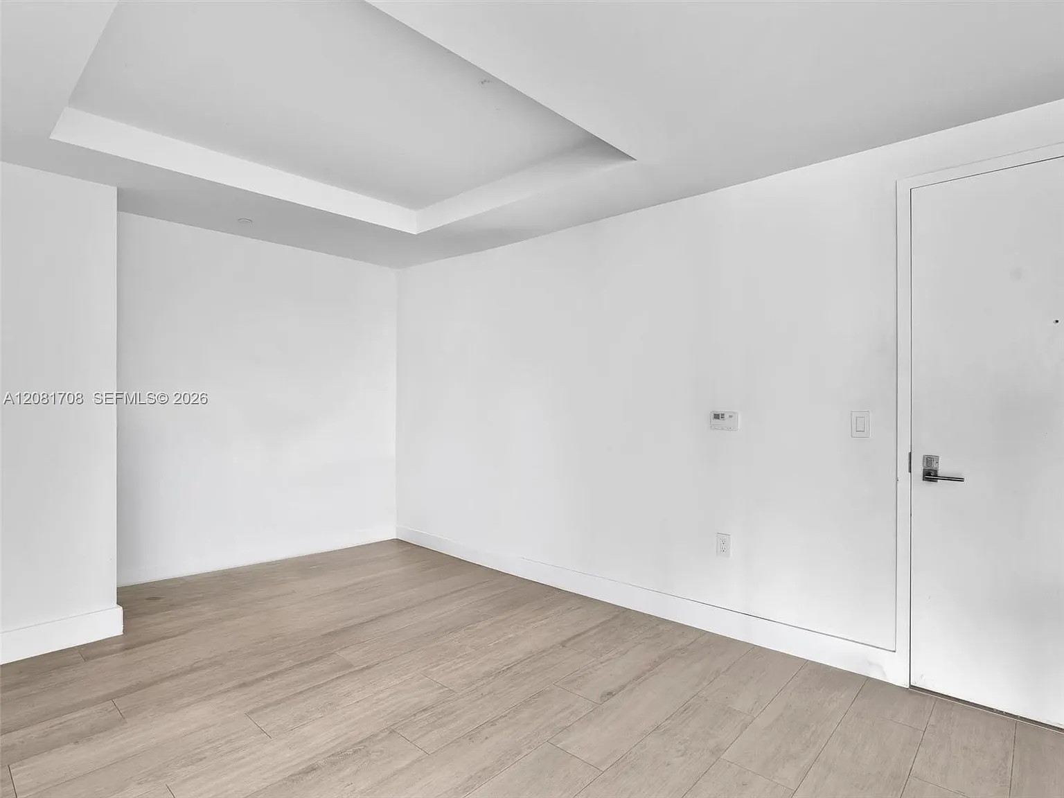 2 bed, 1045 sqft, $4,950 — Photo 4
