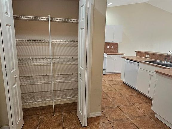 4th image of 3007 SW Santa Barbara Pl