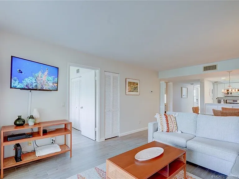 5553 NE Gulfstream Way — Photo 25