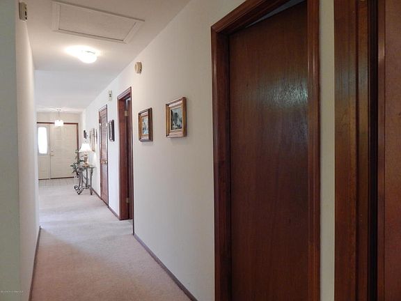 5th image of 58 Prince Charles Dr