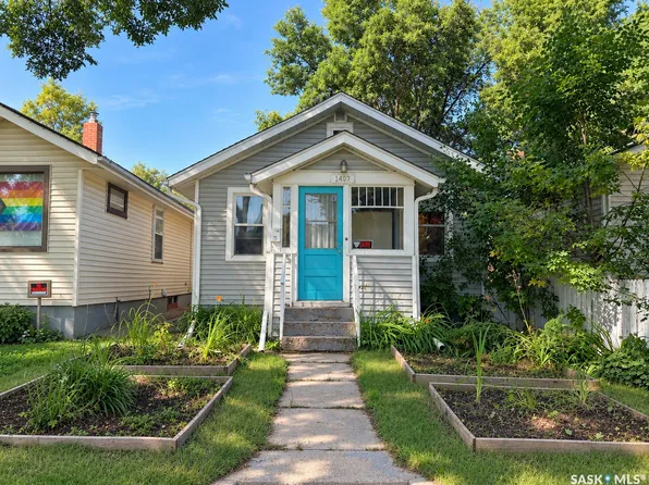 1407 C Avenue N, Saskatoon, SK S7L 1K9