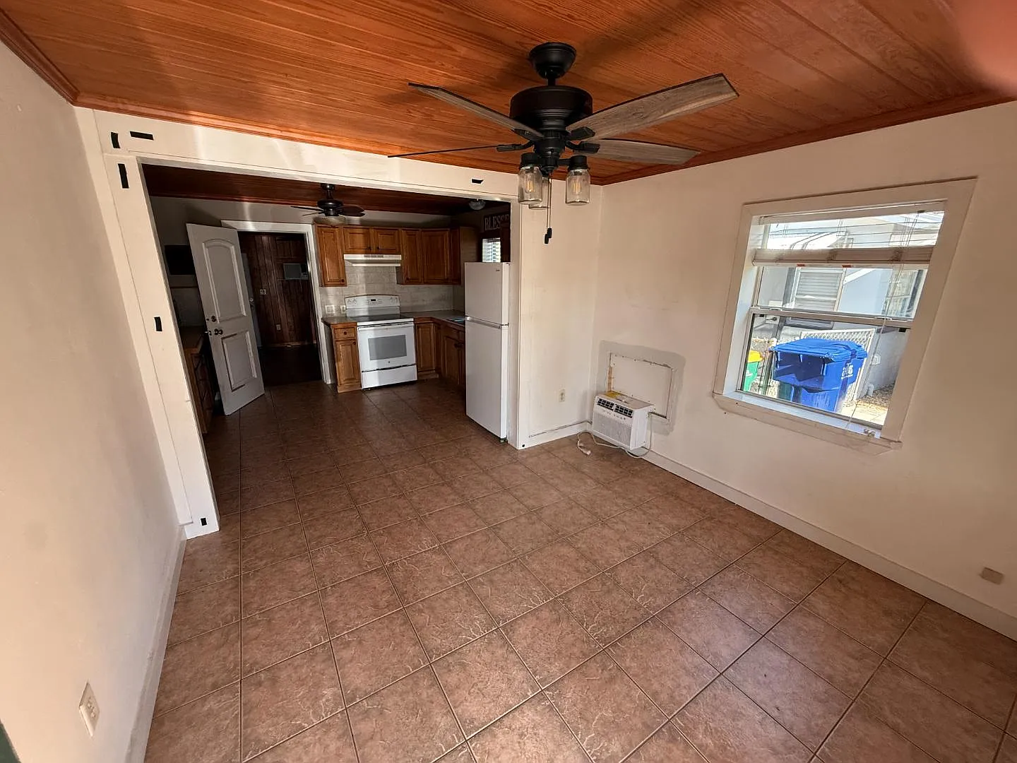 520 N Disston Ave - 520 — Photo 2