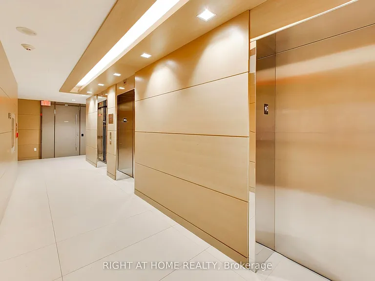 39 Queens Quay E #1126 — Photo 27