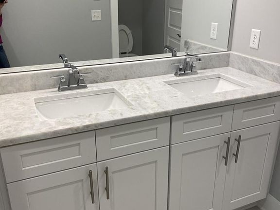 Dual sinks in the two master suites