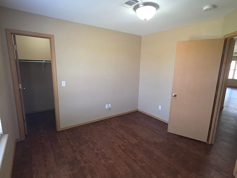 824 W 13th St — Photo 12