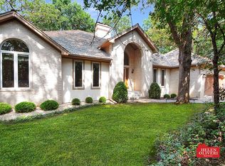 11 Middletree Ln, Hawthorn Woods, IL 60047