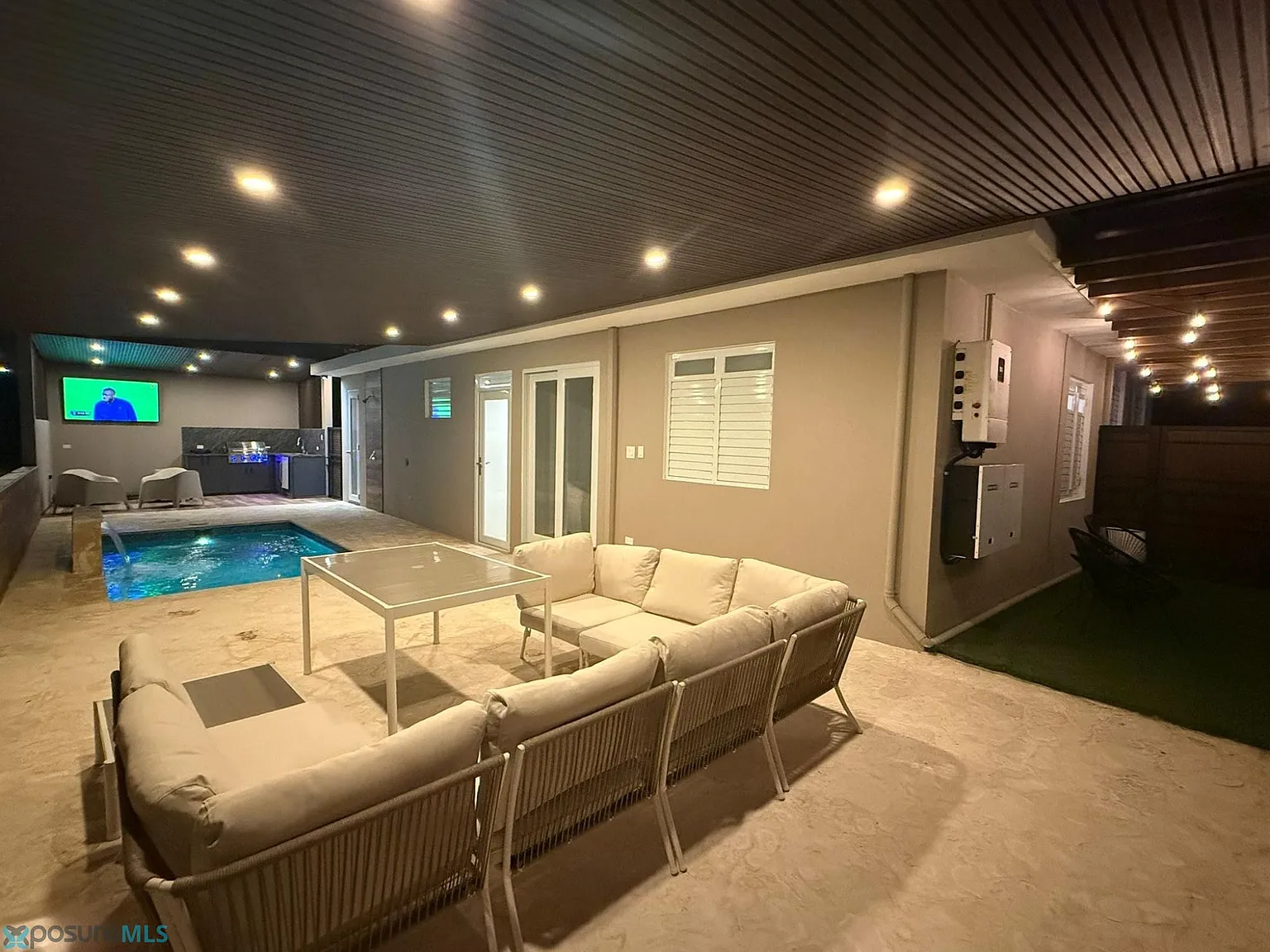 4 bed, 2.0 bath, 2000 sqft, $3,500 — Photo 1