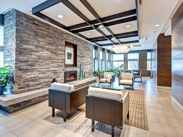 1 Hurontario St #808 — Photo 32