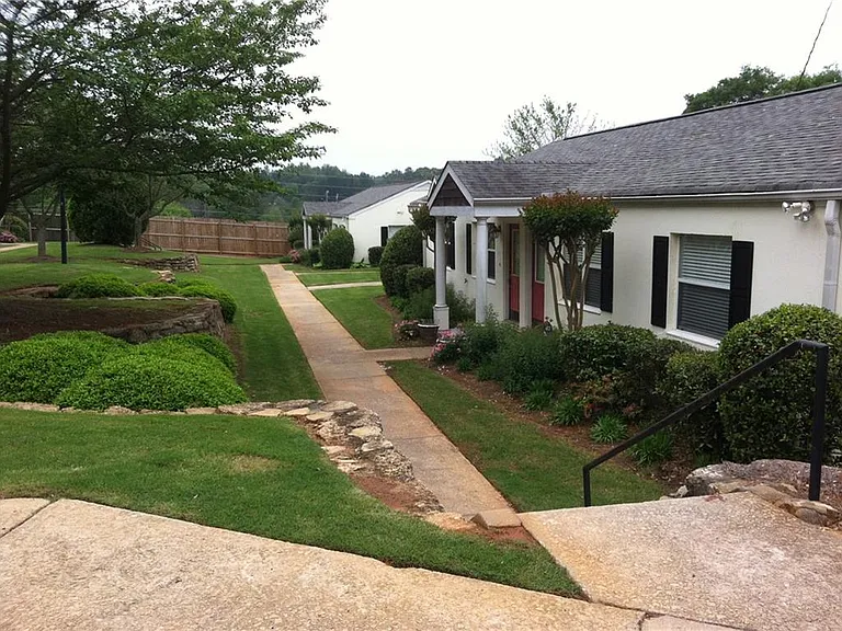 1581 Stone Gate Ln SE — Photo 10