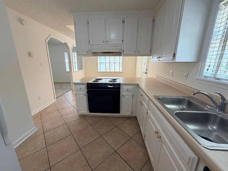 4125 Sedgwyck Ln — Photo 11