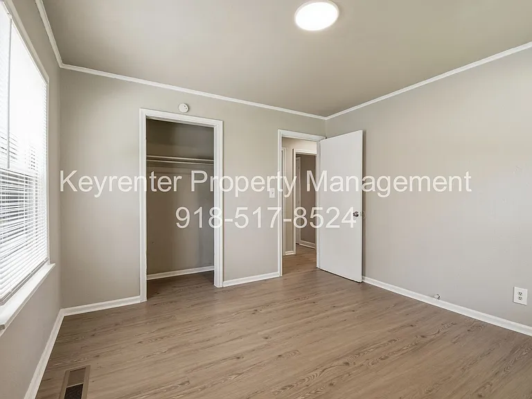 1514 E 49th St — Photo 17