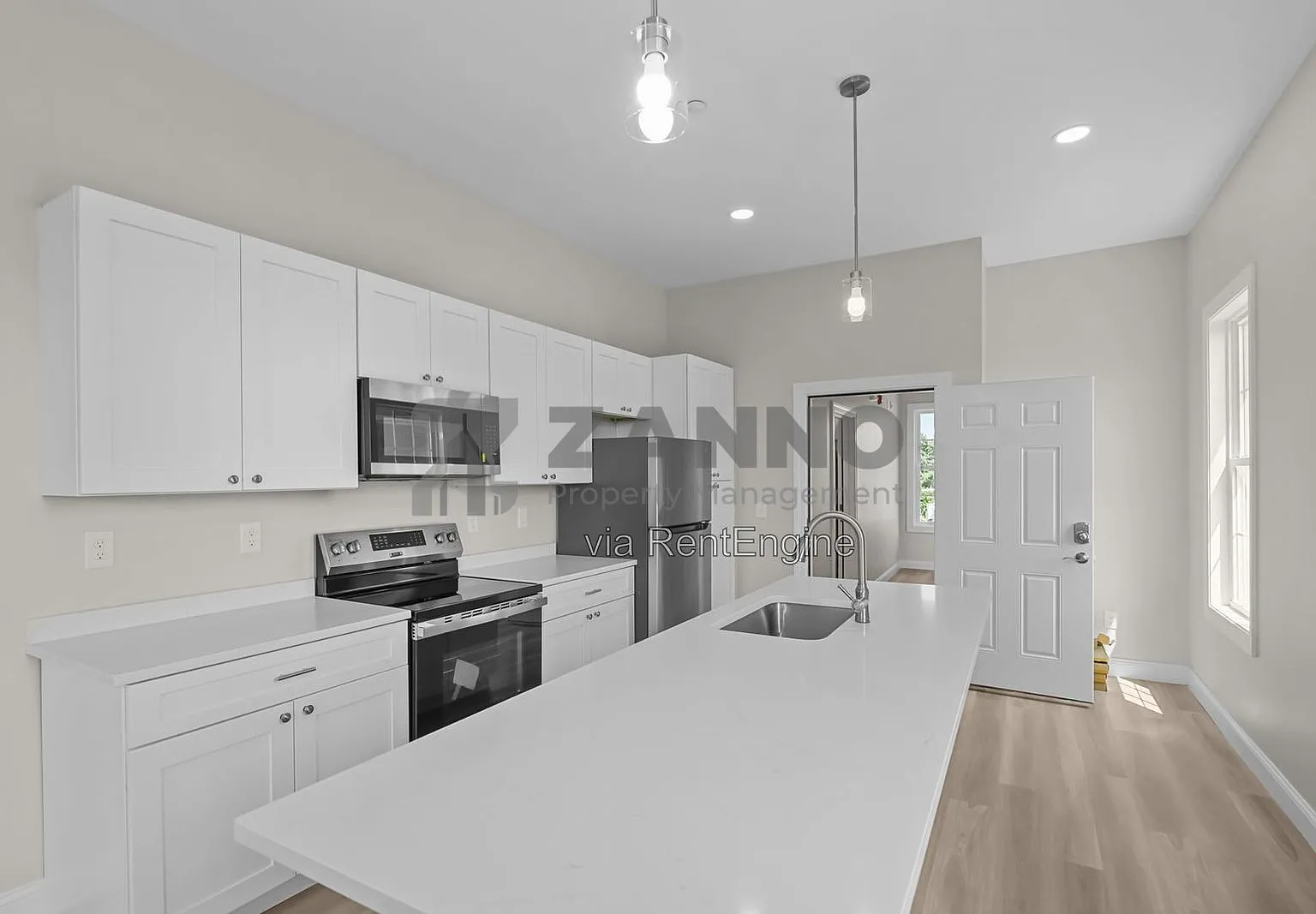 2 bed, 1.0 bath, 734 sqft, $2,350 — Photo 4
