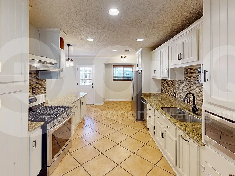 2501 Yucca Ave — Photo 6